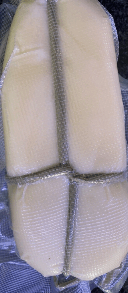PROVOLA FORMA INTERA CIRCA 1KG FORMAGGIO PASTA FILATA SAPORE DOLCE LATTE VACCINO
