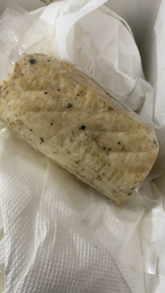 APERITIVO ANTIPASTO CALABRESE RICOTTA AFFUMICATA OLIVE VERDI E NERE SOPPRESSATA